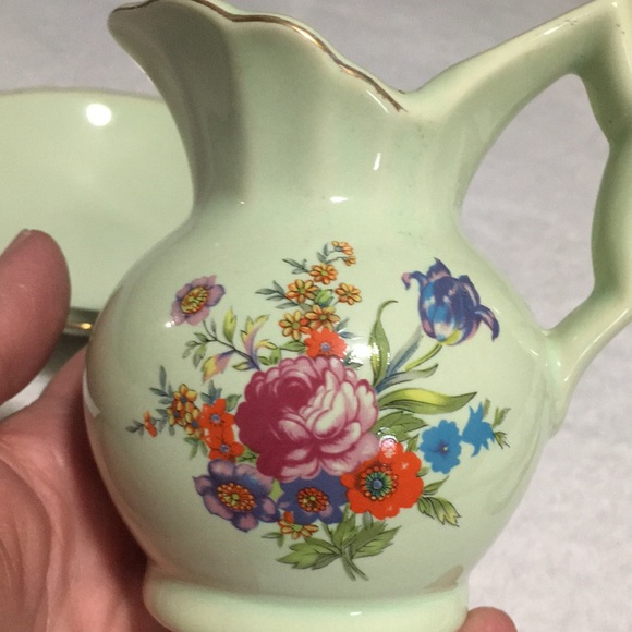 Small light green pitcher with flowers & matching bowl. Both trimmed in gold - Picture 7 of 7